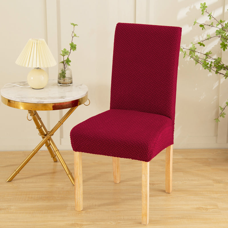 housse chaise rouge grand pot fleurs cote table